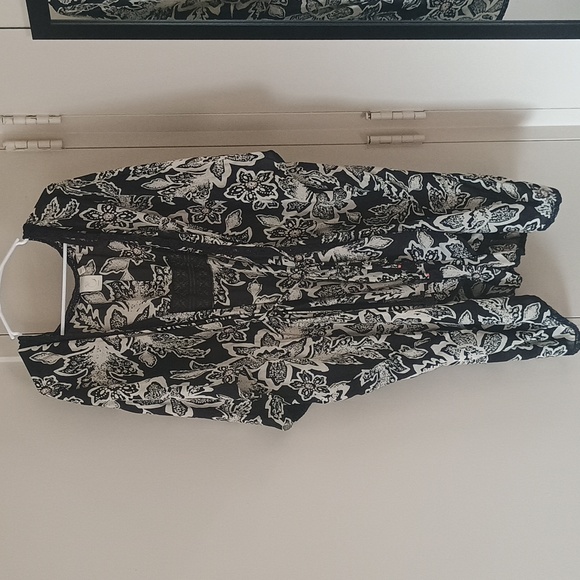 Eloise Tops - Anthropologie Eloise Floral Kimono Cardigan